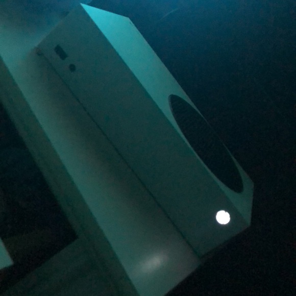 Only has around 2 hours on it bought if for my son and he doesn’t play it - Picture 2 of 4